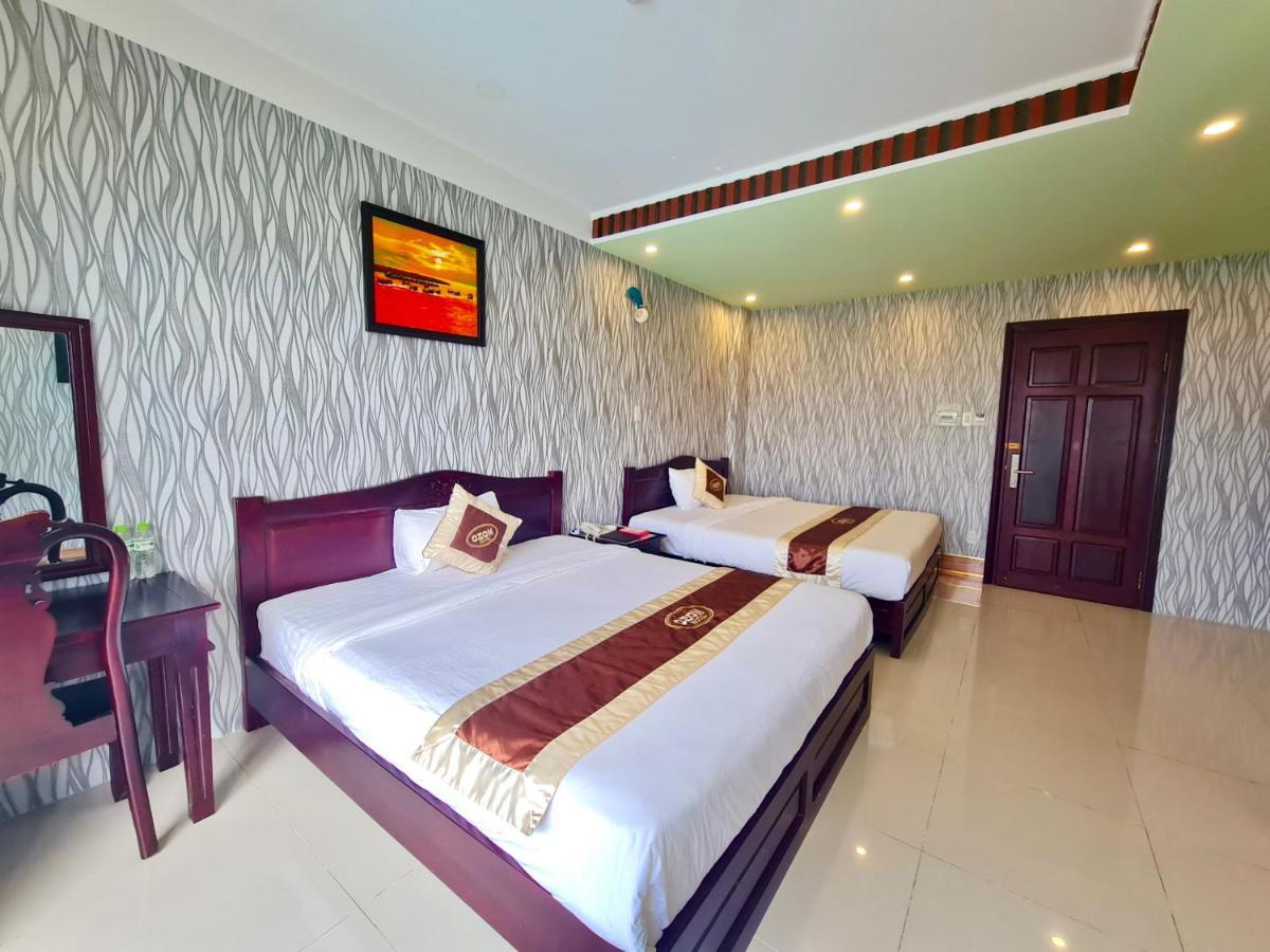 Ozon Hotel Nam Can Bagian luar foto