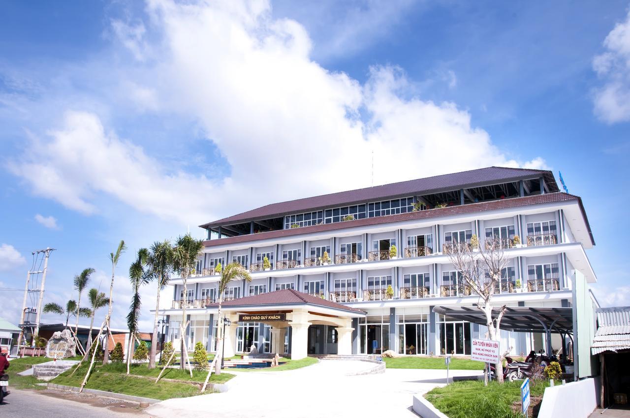 Ozon Hotel Nam Can Bagian luar foto