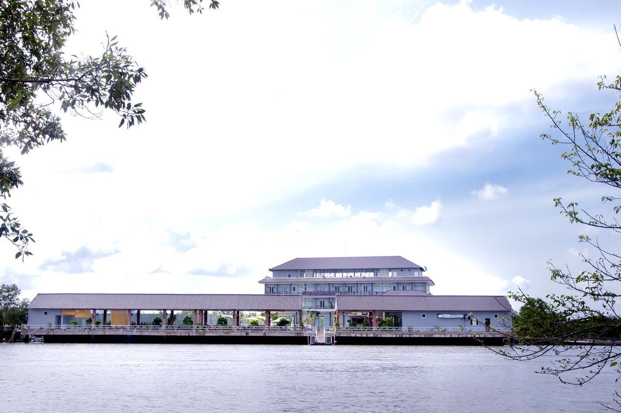 Ozon Hotel Nam Can Bagian luar foto