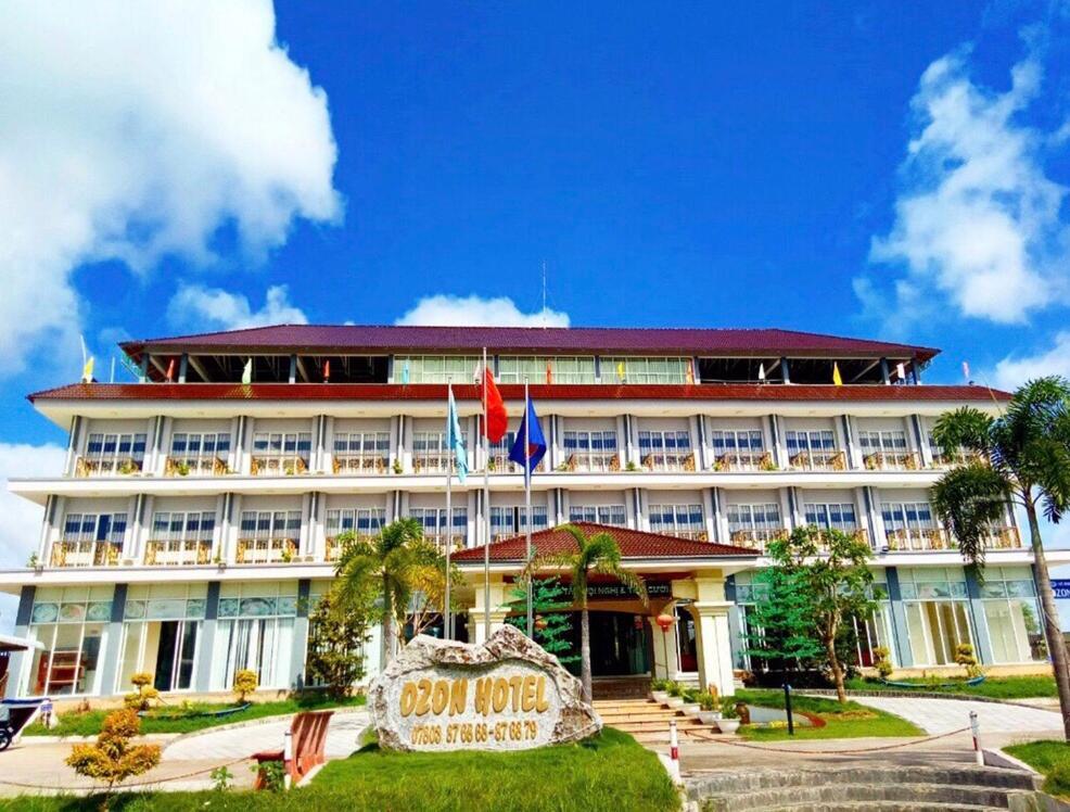 Ozon Hotel Nam Can Bagian luar foto